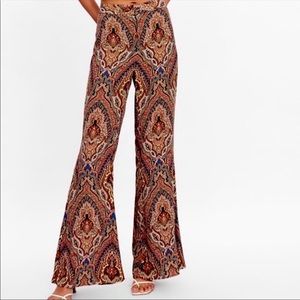 Zara Boho Flare Pants Vibrant Paisley Print 70’s Style Blogger Favorite Sz M
